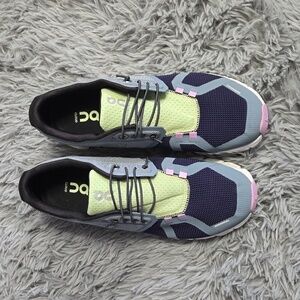 On Cloud 5 Shoes W8.5